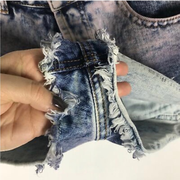 TOPSHOP MOTO Bleached Denim Shorts Hot Pants Waist 28" - Picture 4 of 8